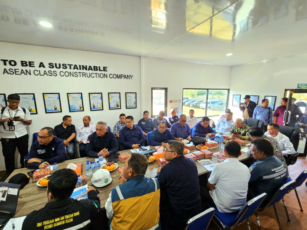 Dorong Konektivitas Daerah, Bupati Rusli Tinjau Lapangan Pembangunan Jembatan Penghubung