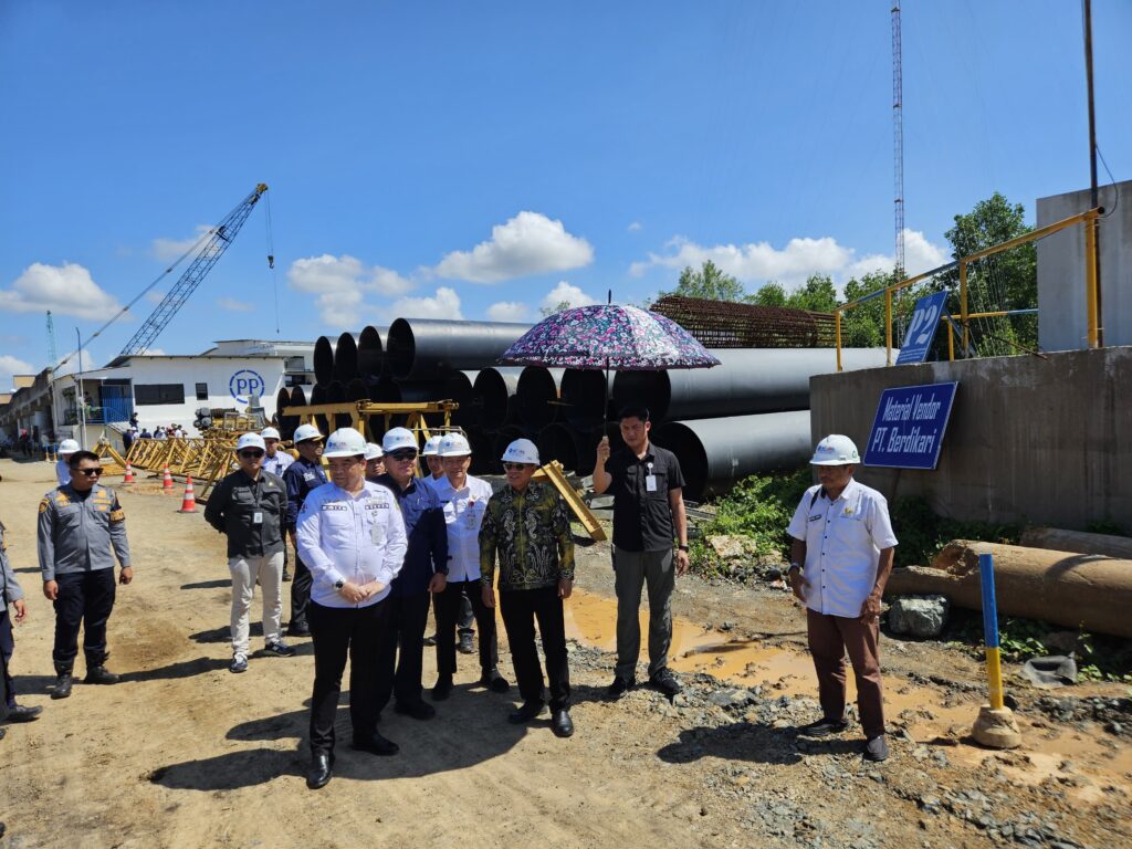 Dorong Konektivitas Daerah, Bupati Rusli Tinjau Lapangan Pembangunan Jembatan Penghubung