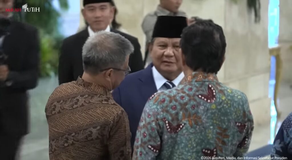 Rocky Gerung Hadiri Pelantikan Pejabat Negara di Istana, Ada Apa?