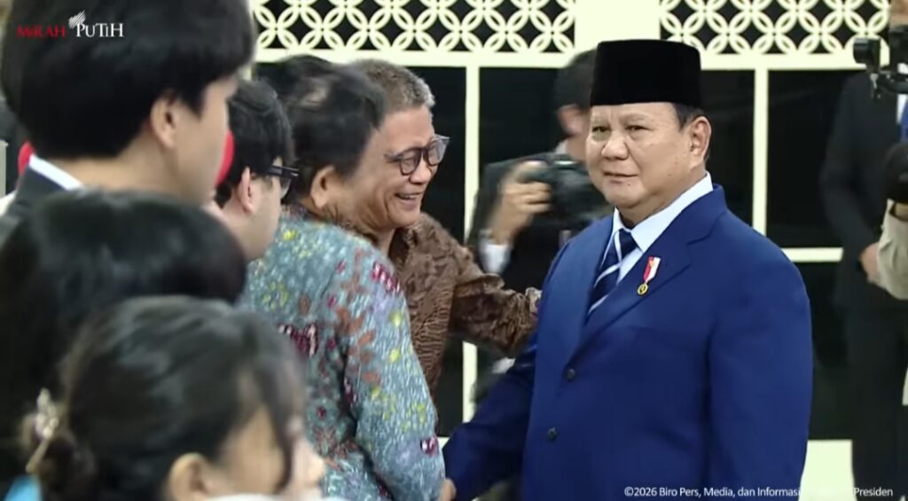 Rocky Gerung Hadiri Pelantikan Pejabat Negara di Istana, Ada Apa?