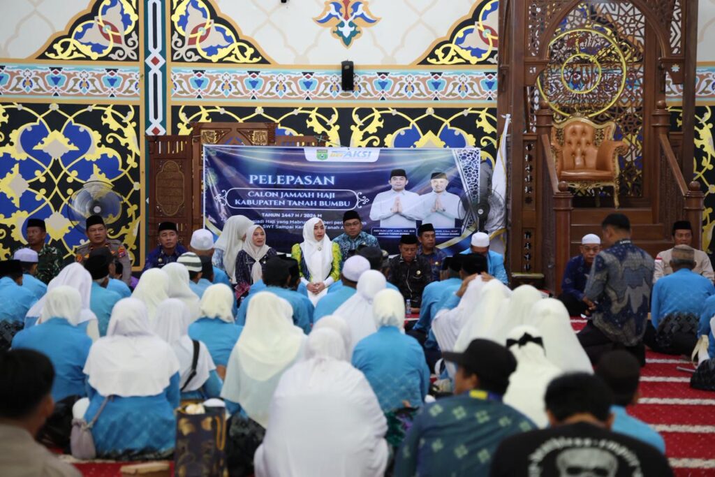 Sekretaris Daerah Yulian Herawati Lepas 239 Jamaah Calon Haji Tanah Bumbu