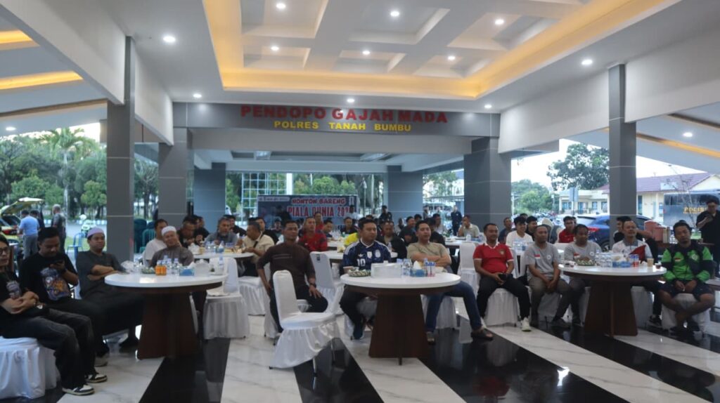 Nobar Piala Dunia 2026, Polres Tanah Bumbu Bangun Kedekatan dengan Masyarakat Jelang Hari Bhayangkara ke-80
