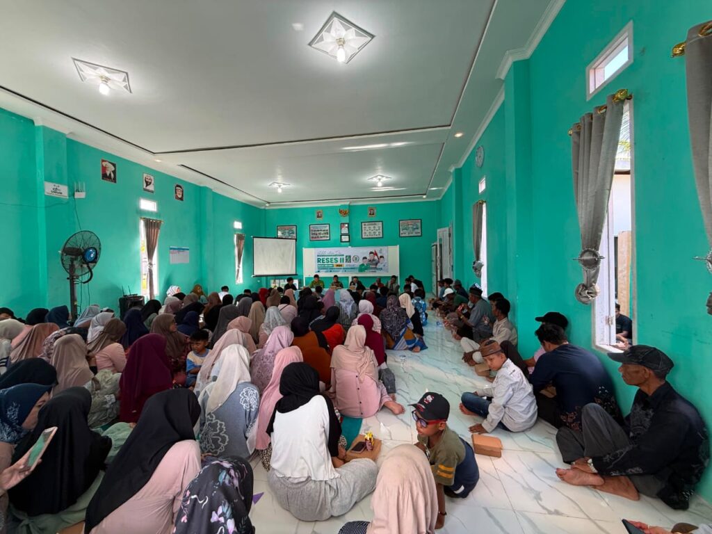 Reses H. Hasanuddin di Kusan Tengah dan Kusan Hilir, Warga Soroti Kelangkaan Pupuk hingga Minta Peremajaan Kebun Kelapa