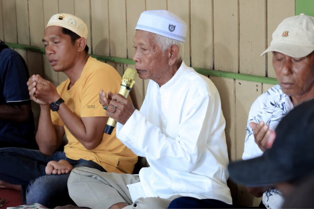 Reses H. Hasanuddin di Kusan Tengah dan Kusan Hilir, Warga Soroti Kelangkaan Pupuk hingga Minta Peremajaan Kebun Kelapa
