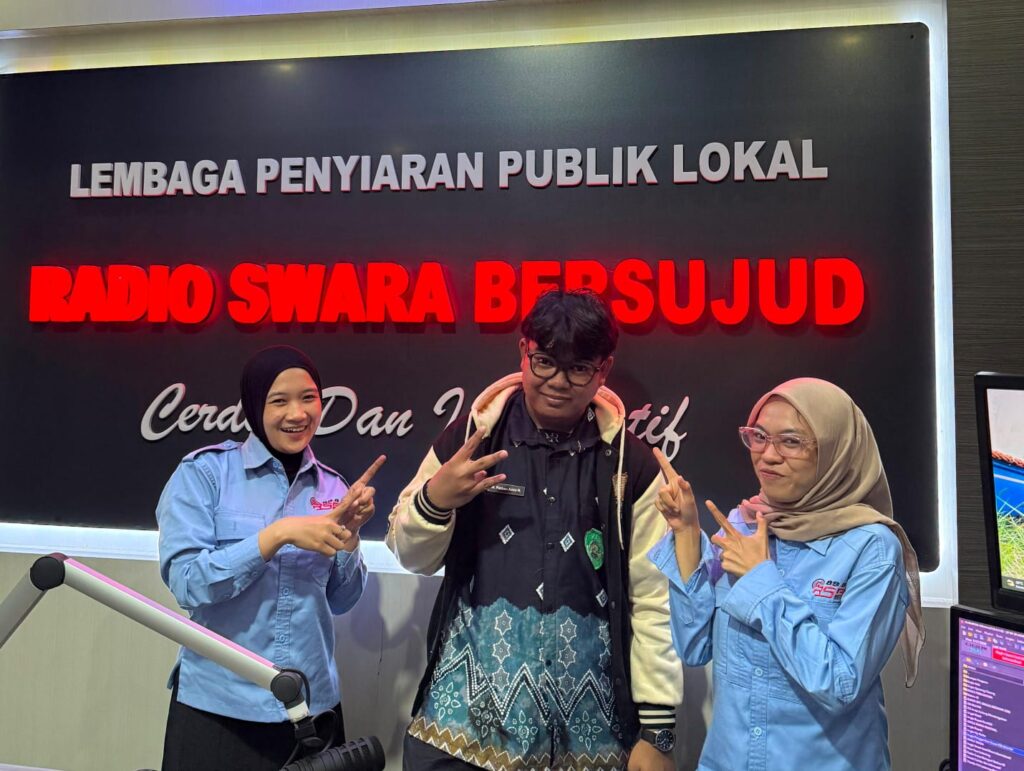 Dari Studio Radio ke Dunia Kreatif, Raihan Azmi Inspirasi Anak Muda Tanah Bumbu Lewat Seni Impersonate