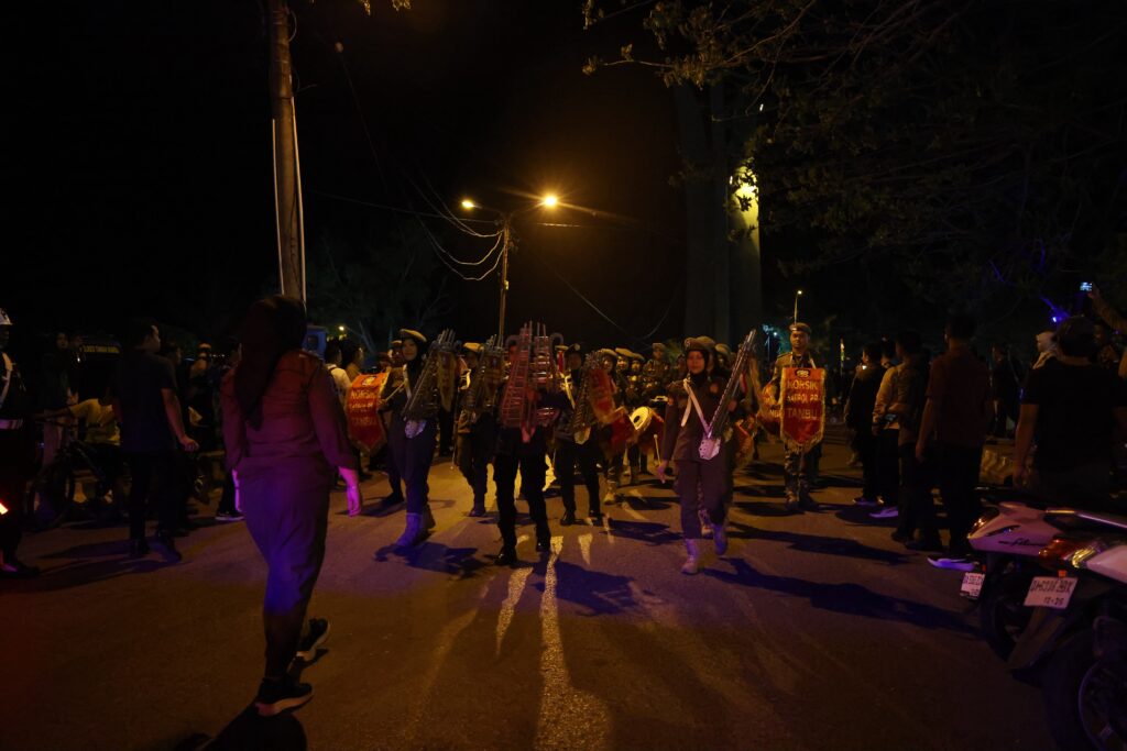 Semarak Pawai Obor dan Taptu Warnai Malam Kemerdekaan RI ke-81 di Tanah Bumbu