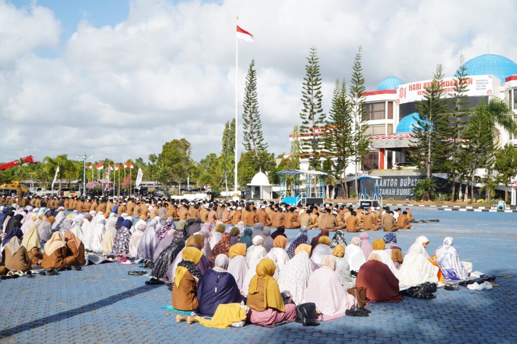Hadapi Kekeringan, Pemkab Tanah Bumbu Gelar Sholat Istisqa, Bupati Ajak Warga Perbanyak Doa dan Jaga Lingkungan