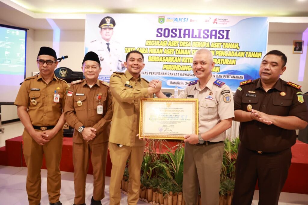 Bupati Andi Rudi Latif Buka Sosialisasi Regulasi Aset Desa, Tegaskan Pentingnya Pengelolaan Aset Tanah Desa yang Tertib, Aman, dan Sah Secara Hukum