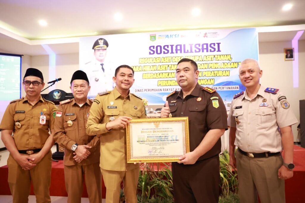 Bupati Andi Rudi Latif Buka Sosialisasi Regulasi Aset Desa, Tegaskan Pentingnya Pengelolaan Aset Tanah Desa yang Tertib, Aman, dan Sah Secara Hukum